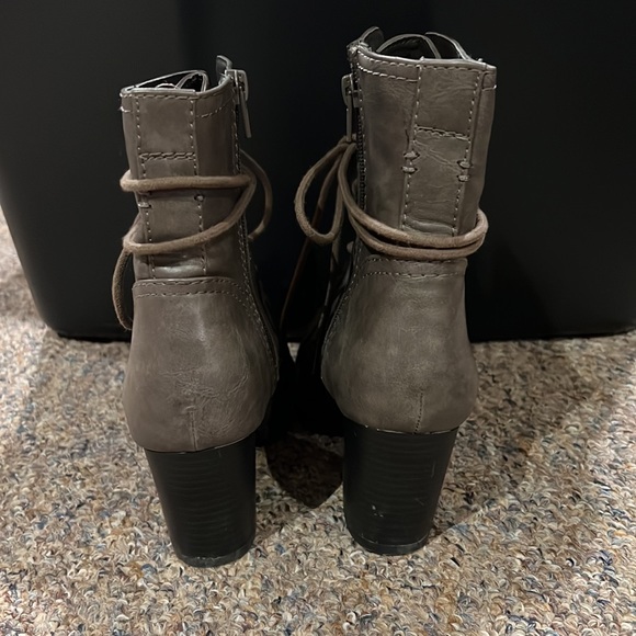 Heeled booties - Picture 4 of 5